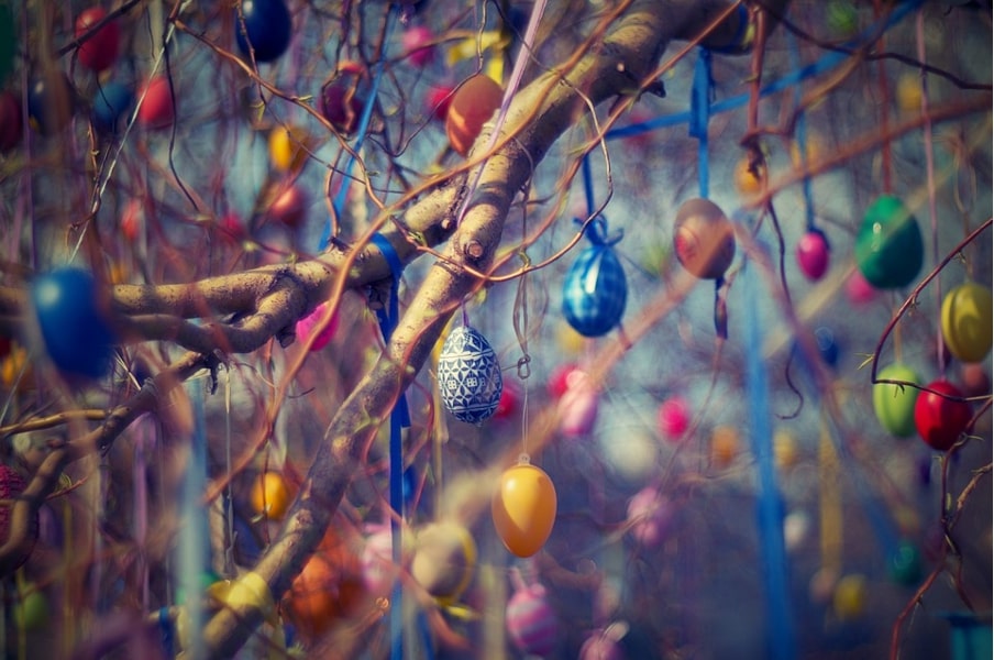 Ruffey-lès-Beaune. Les enfants ont décoré un arbre de Pâques